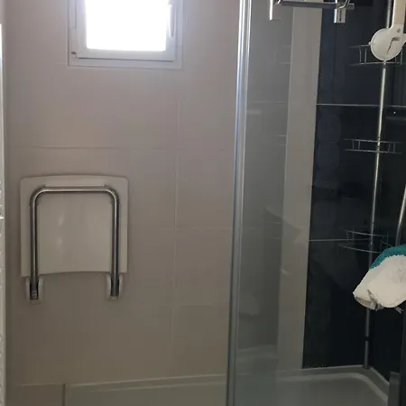Mahon : 3 à 200m De La Avec Balcon Et Parking - Fr-1-482-163 *