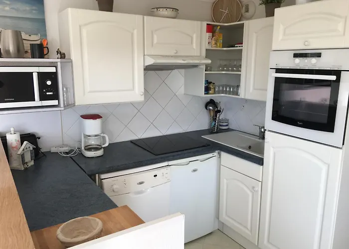 Mahon : 3 A 200m De La Avec Balcon Et Parking - Fr-1-482-163 Apartment *