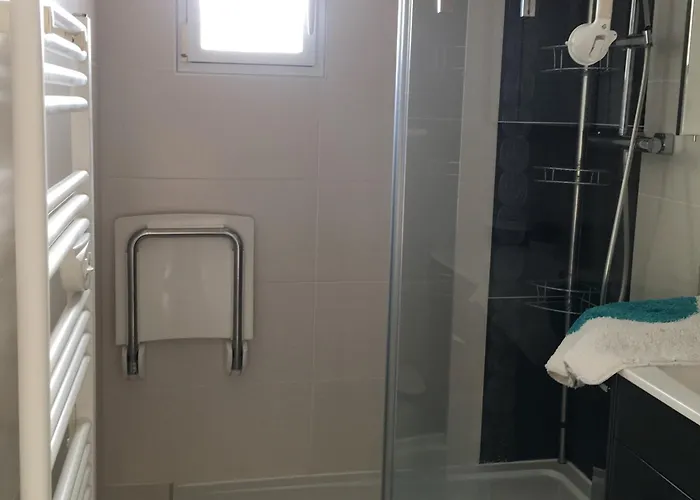 Mahon : 3 A 200m De La Avec Balcon Et Parking - Fr-1-482-163 *